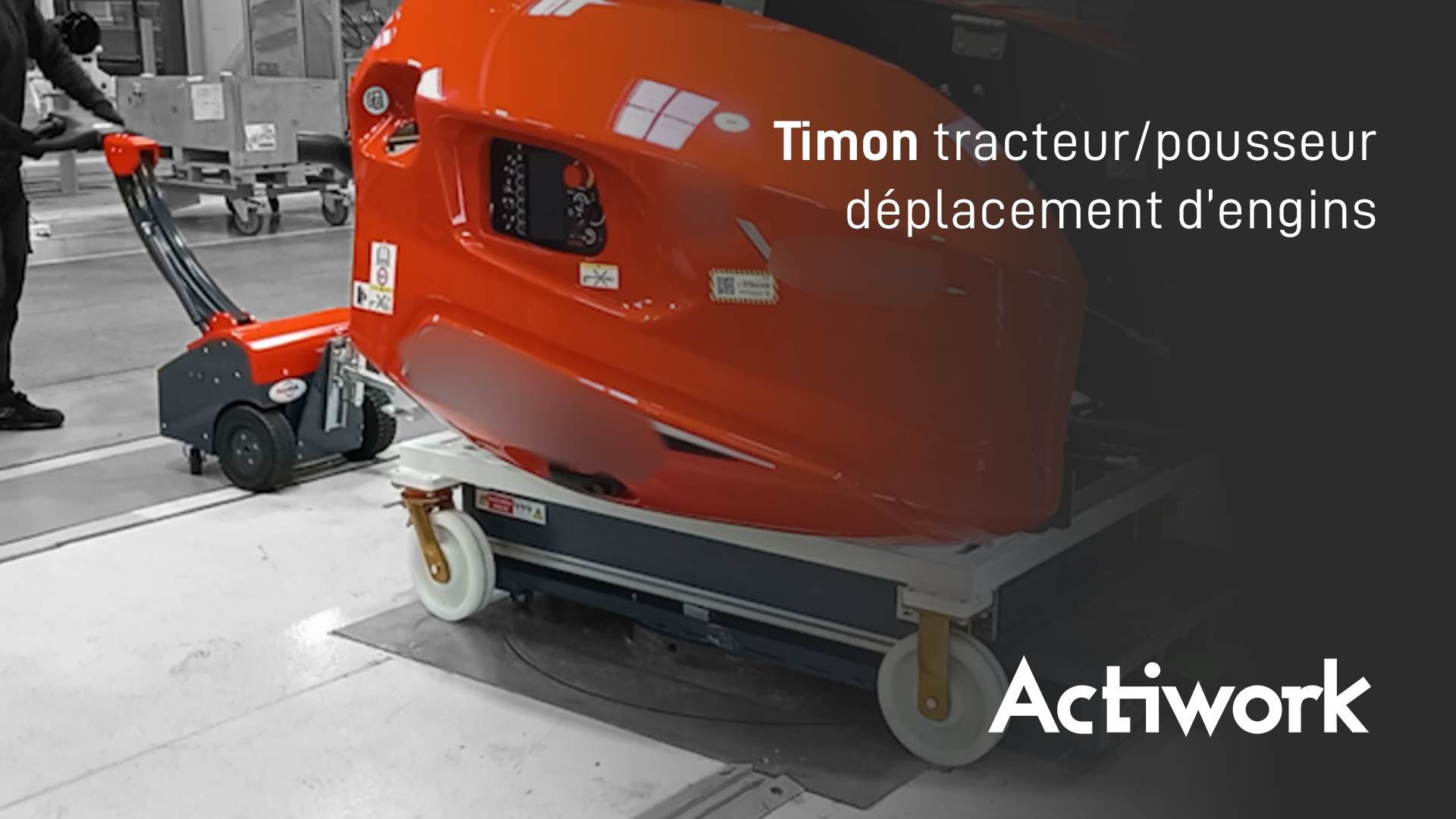 🎬 VIDEO : Tracteur pousseur TM15 pour déplacer des caisses d'engin