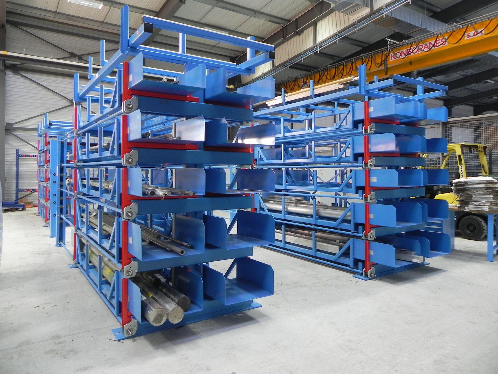 Zone de stockage sur cantilevers à tiroirs