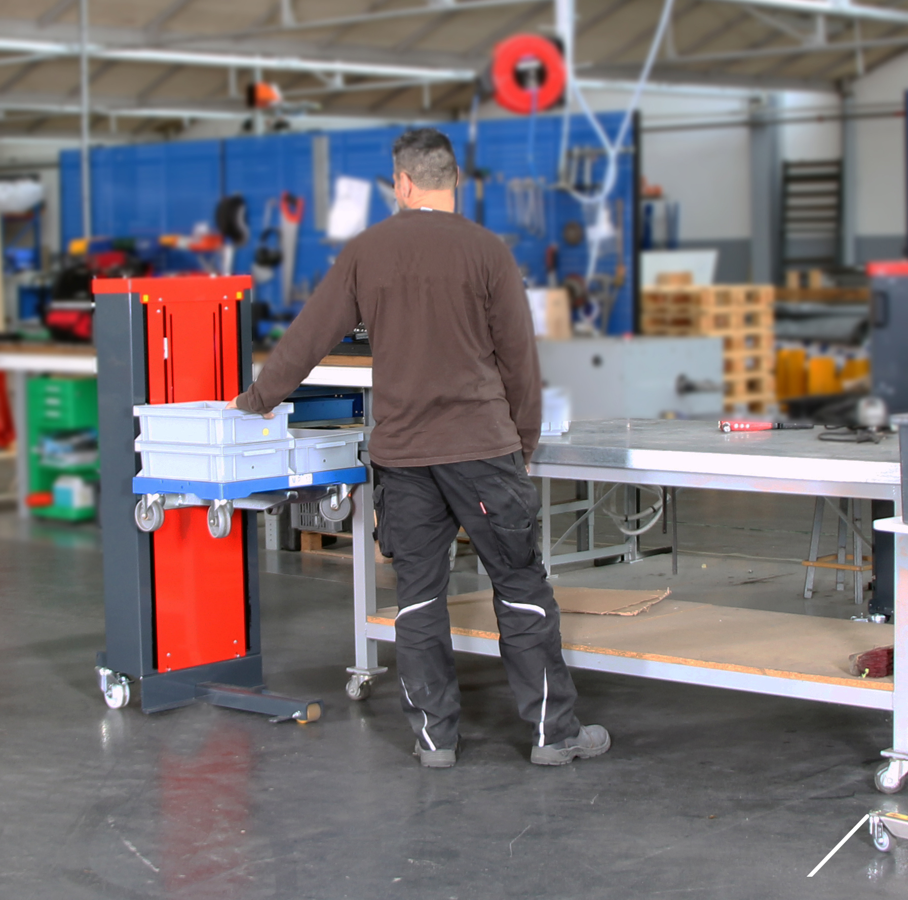 manutention caisse empileur
