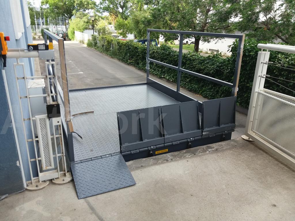 TQ4000 TABLE ELEVATRICE DE QUAI 4000 KG - 2500 X 2000 MM